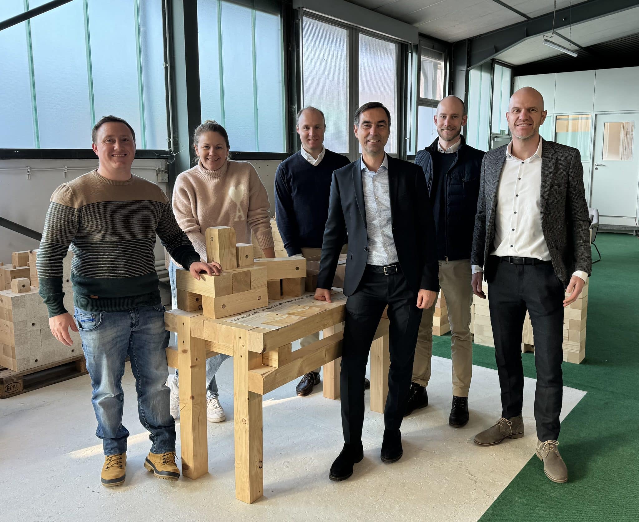 nachhaltig bauen zusammen mit der KVL Group und Massivholzhäuser Hersteller TRIQBRIQ