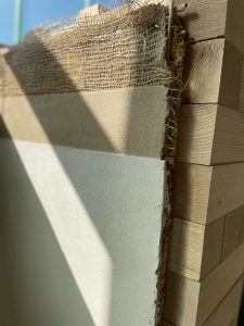 Beispiel eines Wandaufbaus an einem nachhaltigen Holzmassivhaus als modularer Holzbau