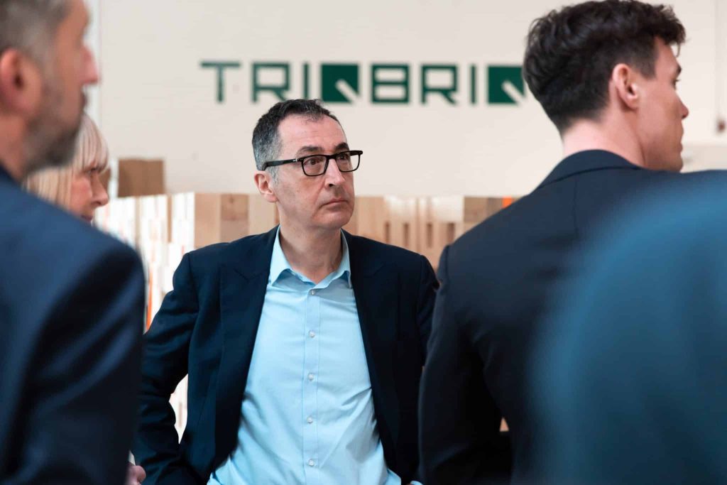 Bauminister Cem Özdemir zu Besuch im Holzbau Stammwerk in Tübingen