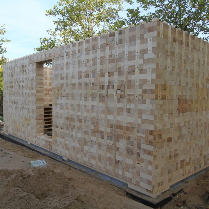 Ansicht Holzsystembau des TRIQBRIQ-Baustoffherstellers im Rahmen eines Showcases der Berlinovo für eine Quartierslösung