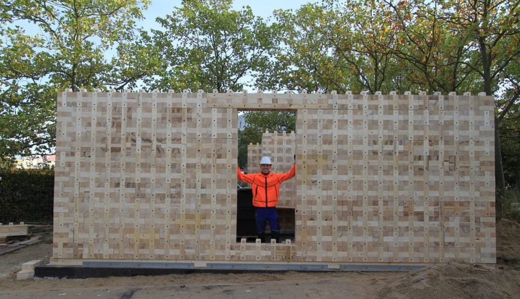 Ansicht Holzsystembau des TRIQBRIQ-Baustoffherstellers im Rahmen eines Showcases der Berlinovo für eine Quartierslösung