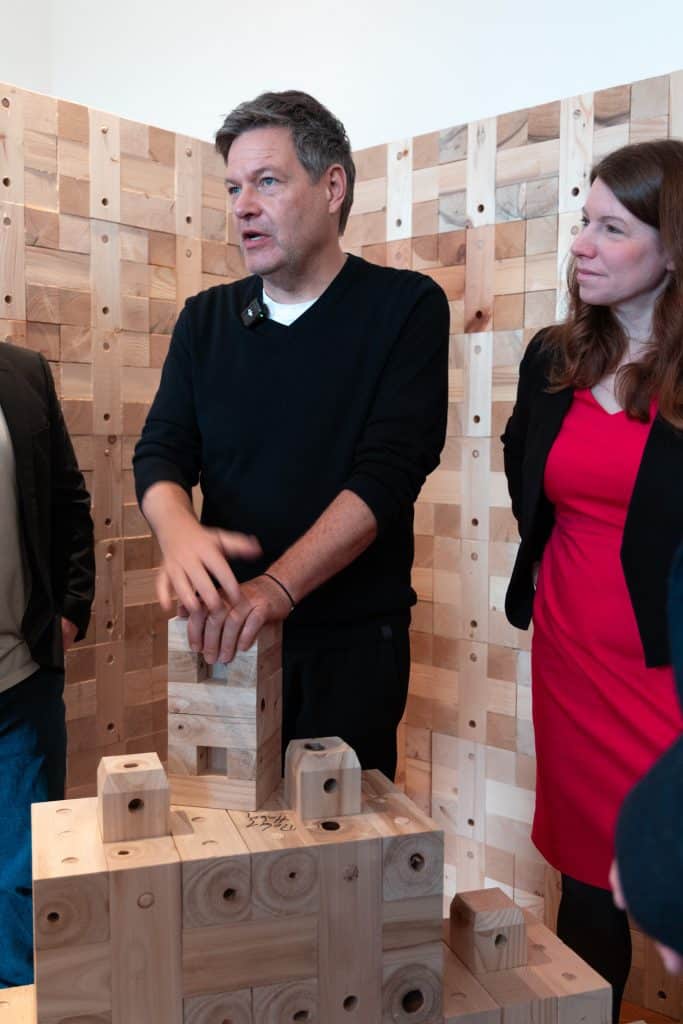 Treffen mit Vizekanzler Robert Habeck: Präsentation unseres Massivholzbau-Systems