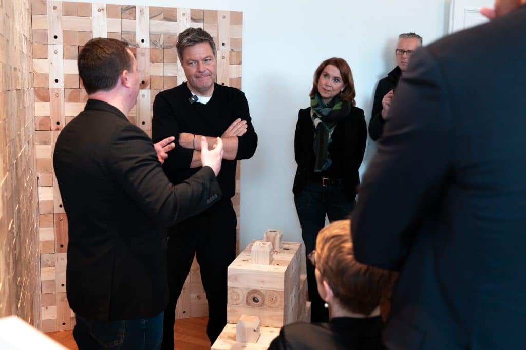 Treffen mit Vizekanzler Robert Habeck: Präsentation unseres Massivholzbau-Systems